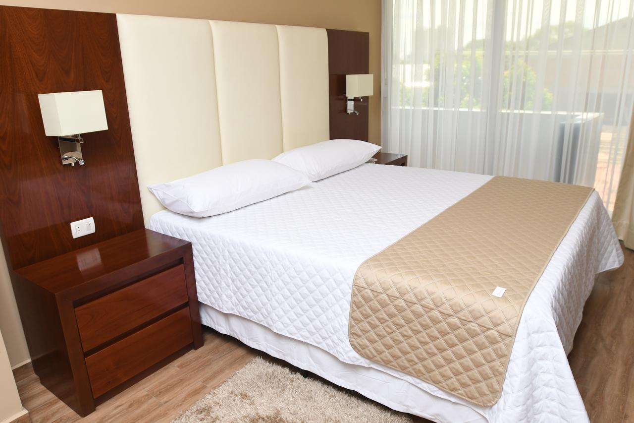 Taos Apart Hotel Санта-Крус-де-ла-Сьєрра Екстер'єр фото